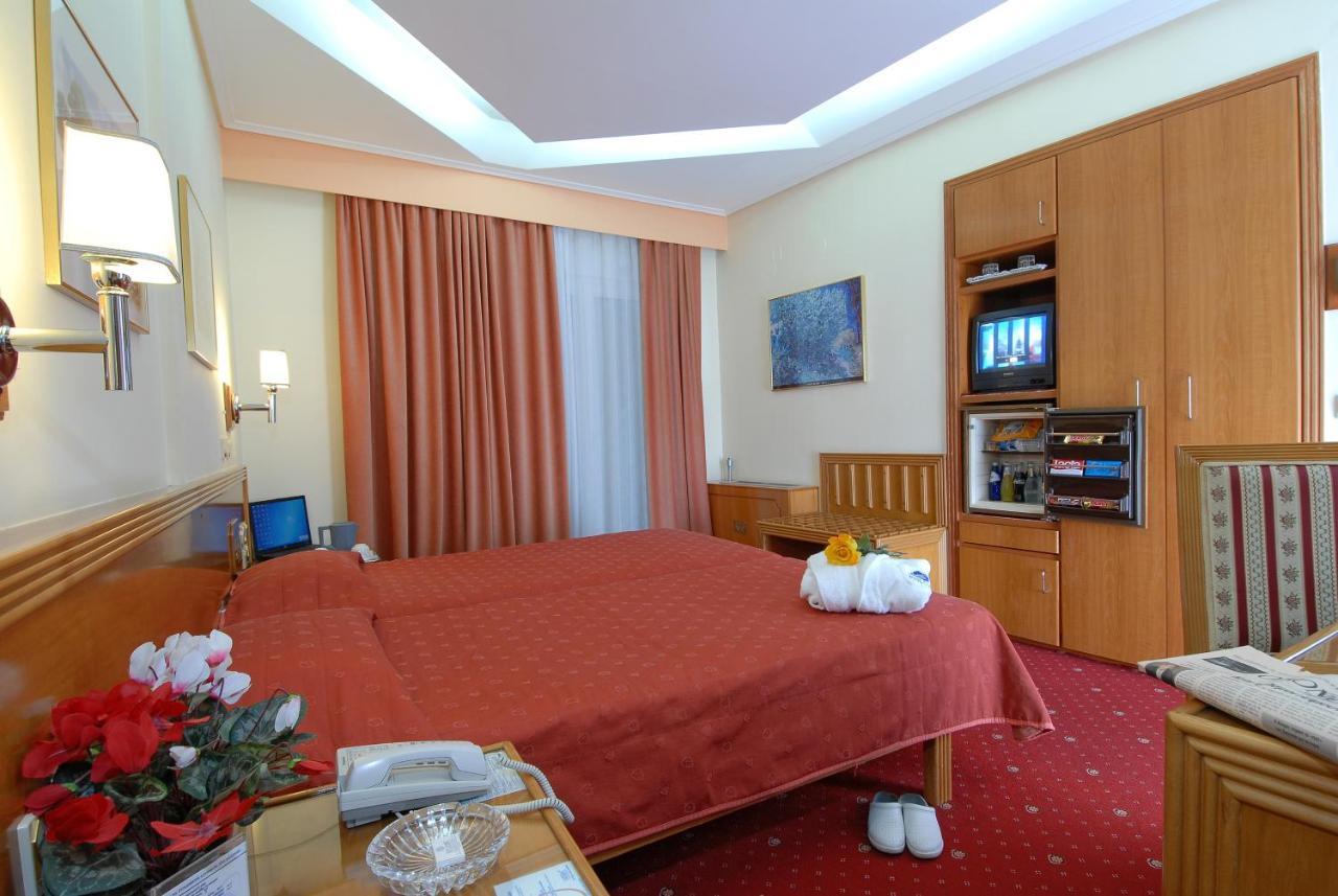 Hotel Olympic Ioannina Bagian luar foto